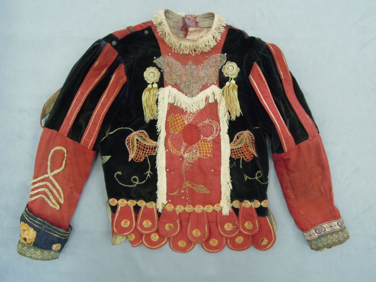 giacca costume n°6 dopo l'intervento di restauro (fronte) - ph.: R.T. Restauro Tessile